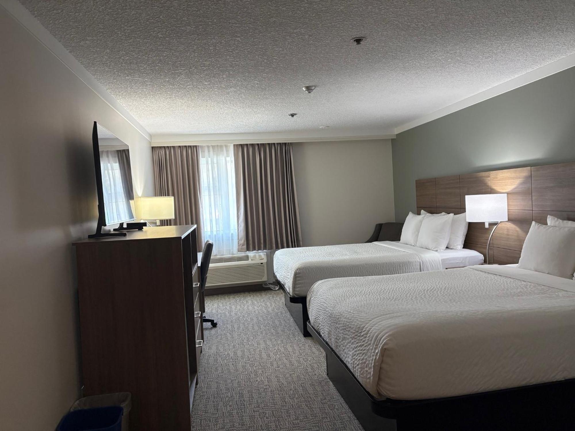 Quality Inn & Suites Whitehorse Extérieur photo